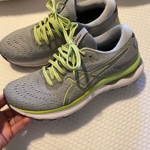 ASICS gel-nimbus 24. Women’s 9.5 Gray/lime green.